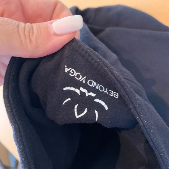 Beyond Yoga Original Cropped Leggings - M - Picture 3 of 3